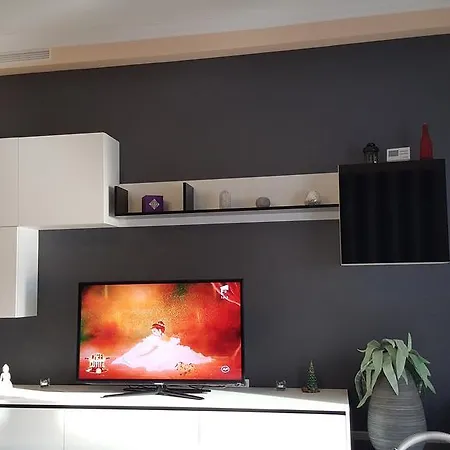 Solid House アパート ママイア